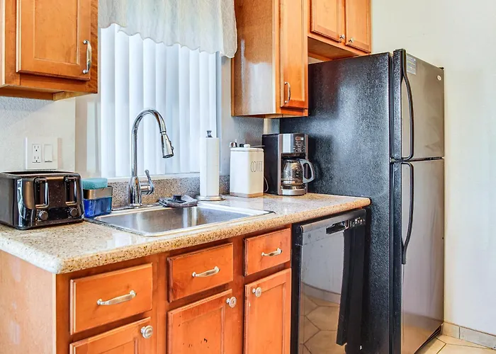 Bring Your Pet! Snowbird Haven W/ Community Pool! * Scottsdale