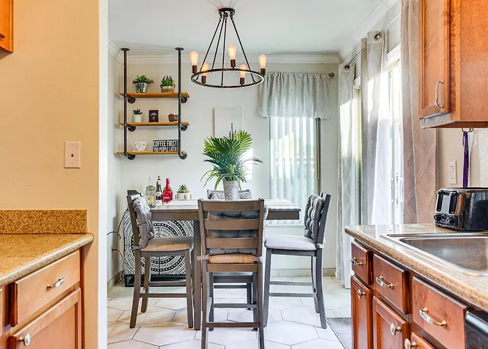 Holiday home Bring Your Pet! Snowbird Haven W/ Community Pool!