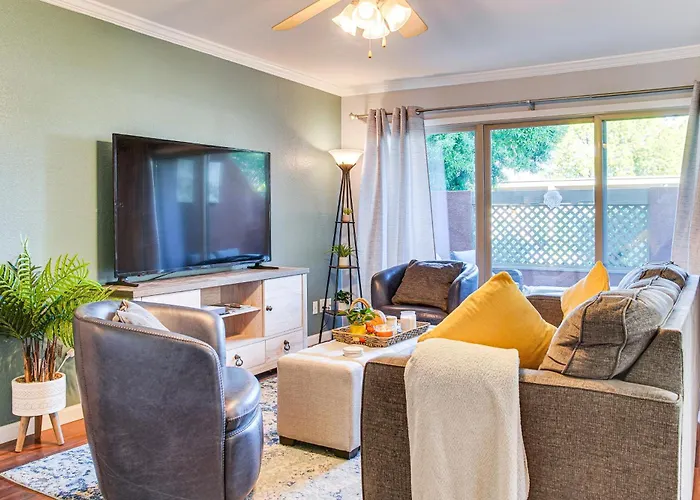 Bring Your Pet! Snowbird Haven W/ Community Pool! Holiday home Scottsdale