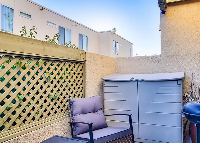 Bring Your Pet! Snowbird Haven W/ Community Pool! Holiday home *