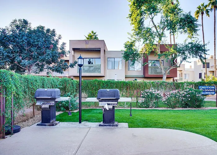 Bring Your Pet! Snowbird Haven W/ Community Pool! Scottsdale
